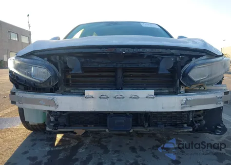 2019 Honda Accord Hybrid z USA, uszkodzony, nr VIN 1HGCV3F13KA013579